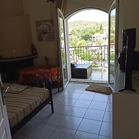 Stellas House Akraifnio