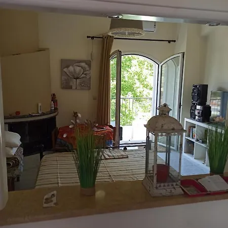 Stellas House Akraifnio