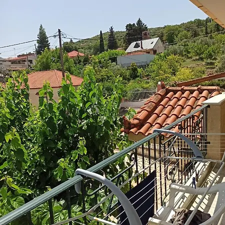Stellas House * Akraifnio
